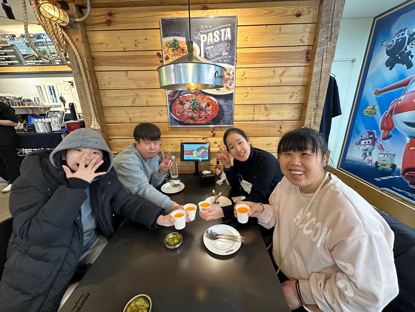 2024년 1월 생일파티(#컨트리맨즈 #파렛 셋트 파스타 #피자 #스테이크 #귀여운 선물)